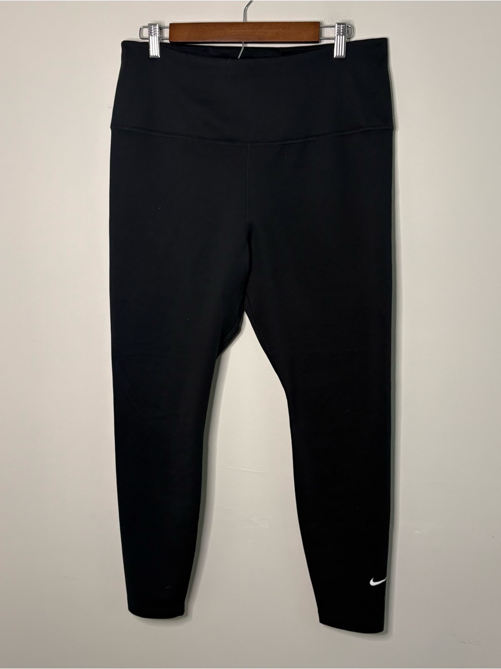 Nike Thermafit Women’s XL Black Leggings Outdoors Warm Baselayer Workout Z7